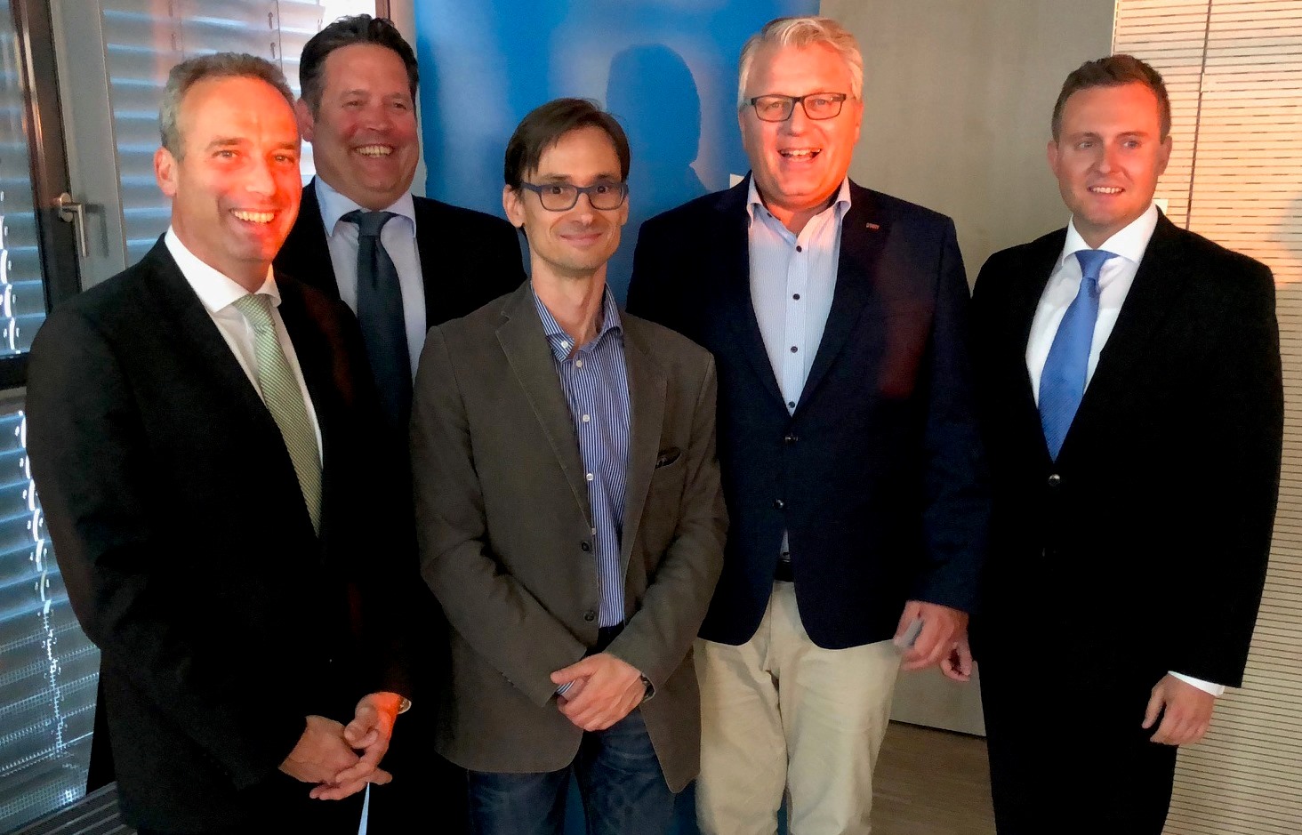 v.l. Peter Zahmel, Mirko Lange, Carsten Göthner, Frank Murmann, Eduard Fuhrmann (Leiter Firmenkundenbetreuung Volksbank Unna)